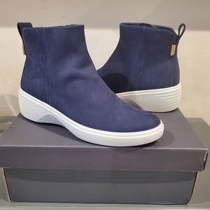 NWB Ecco Women's Soft 7 Wedge  Size 39 Night Sky